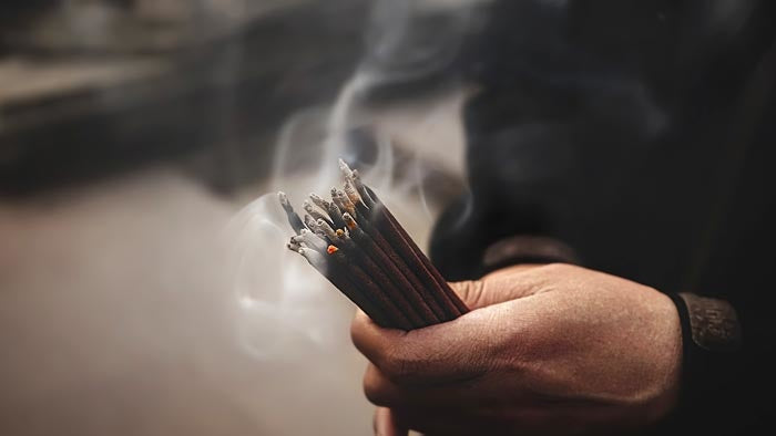 Das Aroma der tibetischen Kultur: Entdecken Sie die Magie des tibetischen handgemachten Weihrauchs, und seine Vorteile und kulturelle Bedeutung