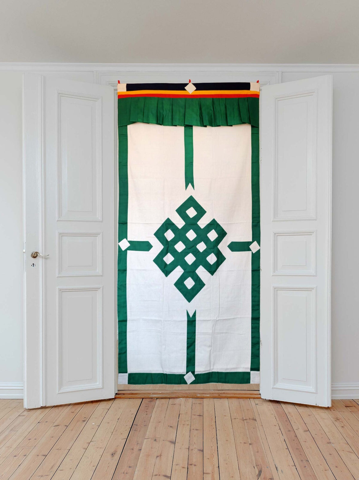 Tibetan Door Curtain Endless Knot, White/Green