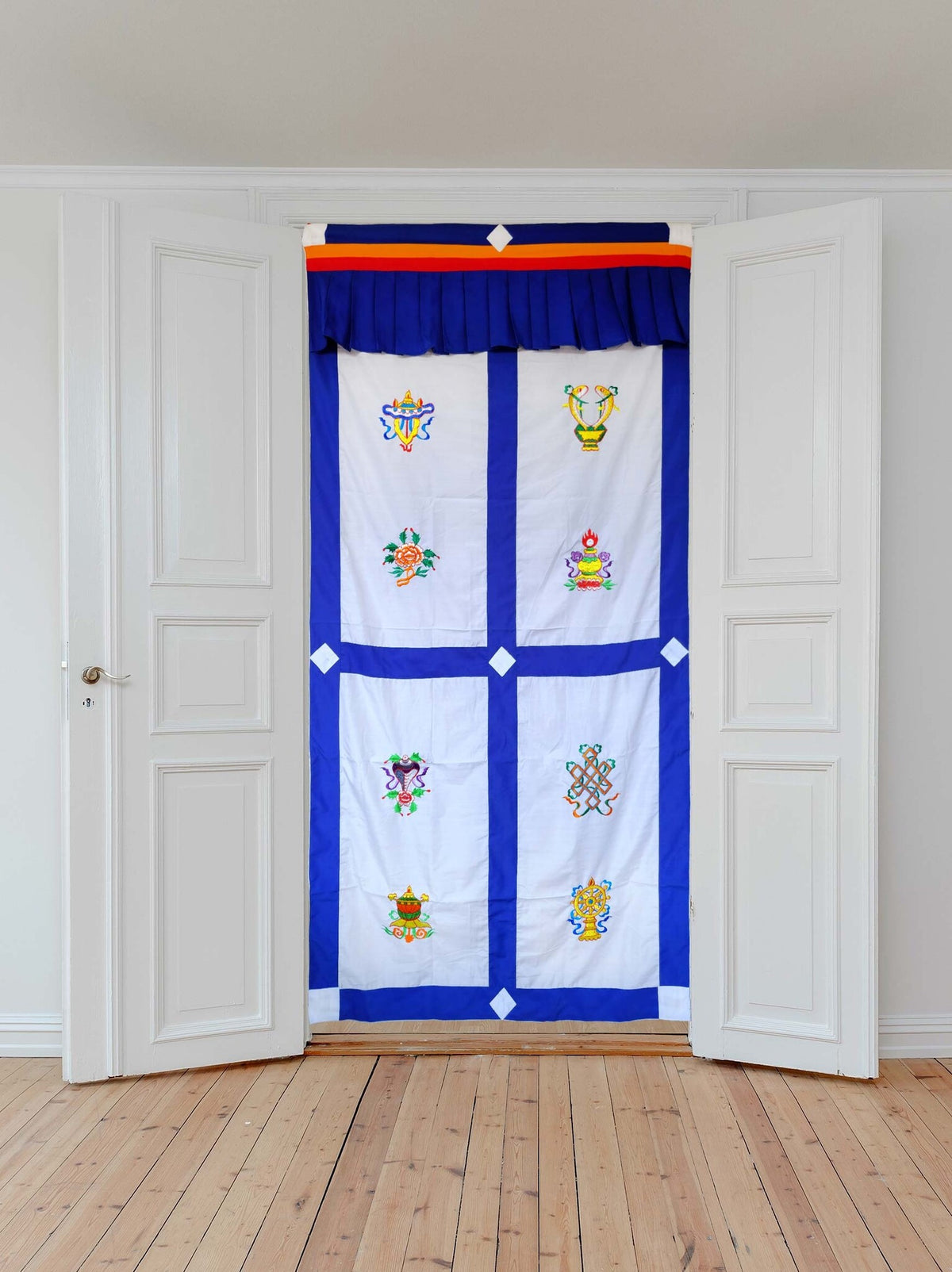 Tibetan Door Curtain 8 Auspicious Signs, white